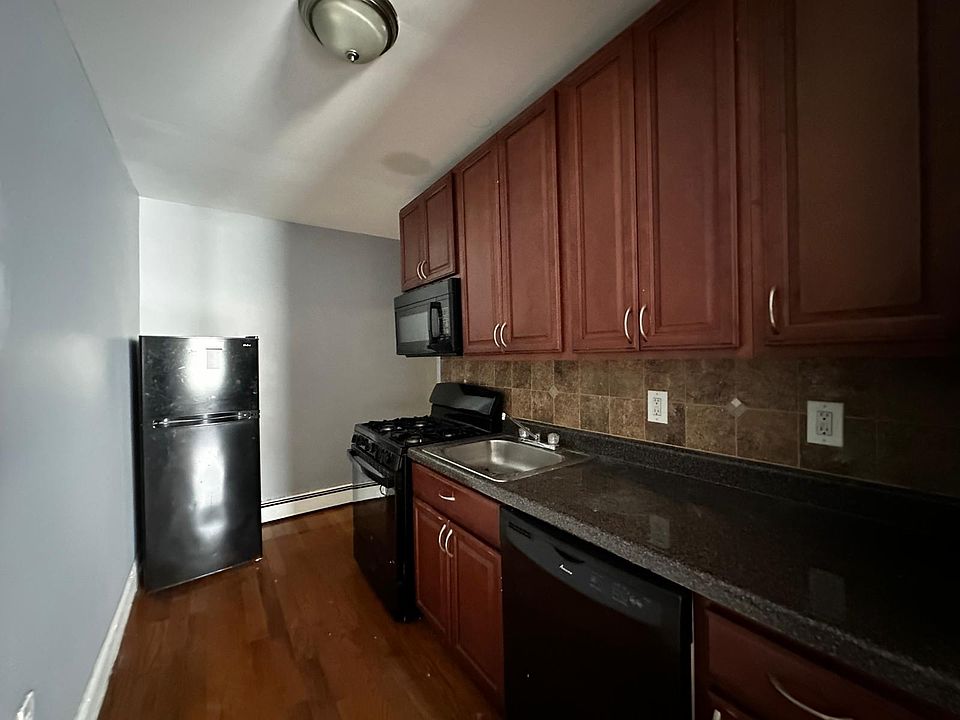 1st image of 415 37th St #16E
