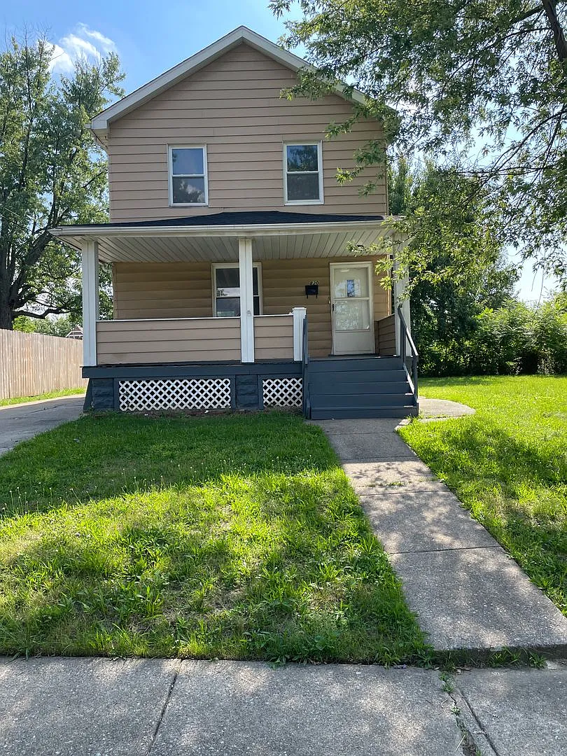 3 Bedroom Single Family Home — Photo 1