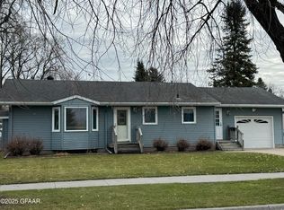 435 3rd Ave SE, East Grand Forks, MN 56721