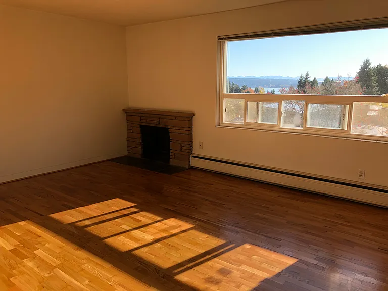 5410 Ivanhoe Pl NE #9 — Photo 3
