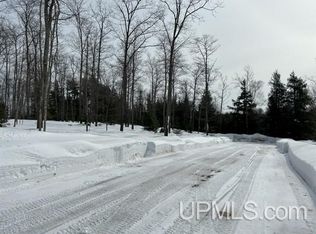 4 Bridgeview Dr, Negaunee, MI 49866