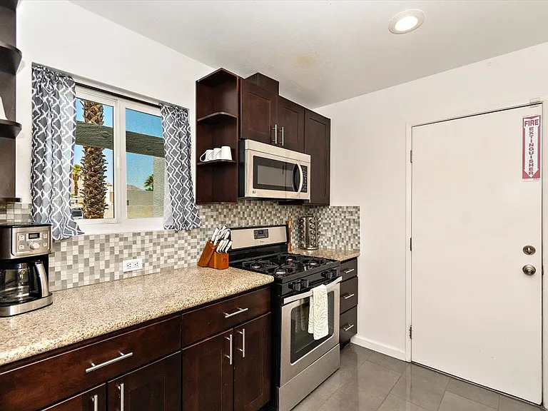 2632 N Aurora Dr — Photo 12