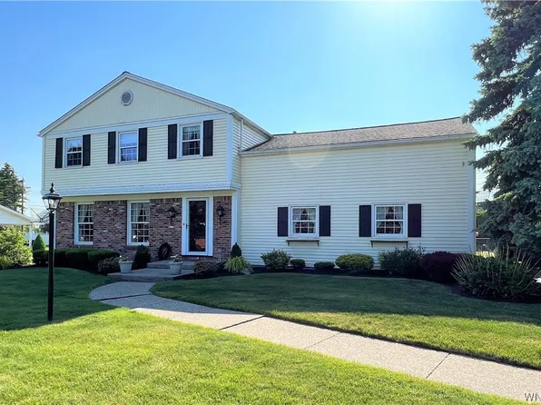 4070 Clardon Dr, Williamsville, NY 14221