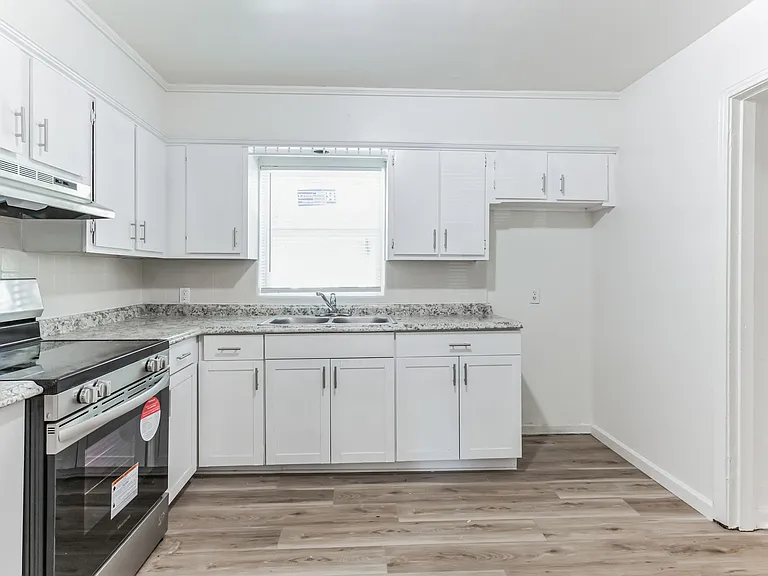 2504 Danson St — Photo 8