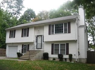 17 Elm St, Woburn, MA 01801