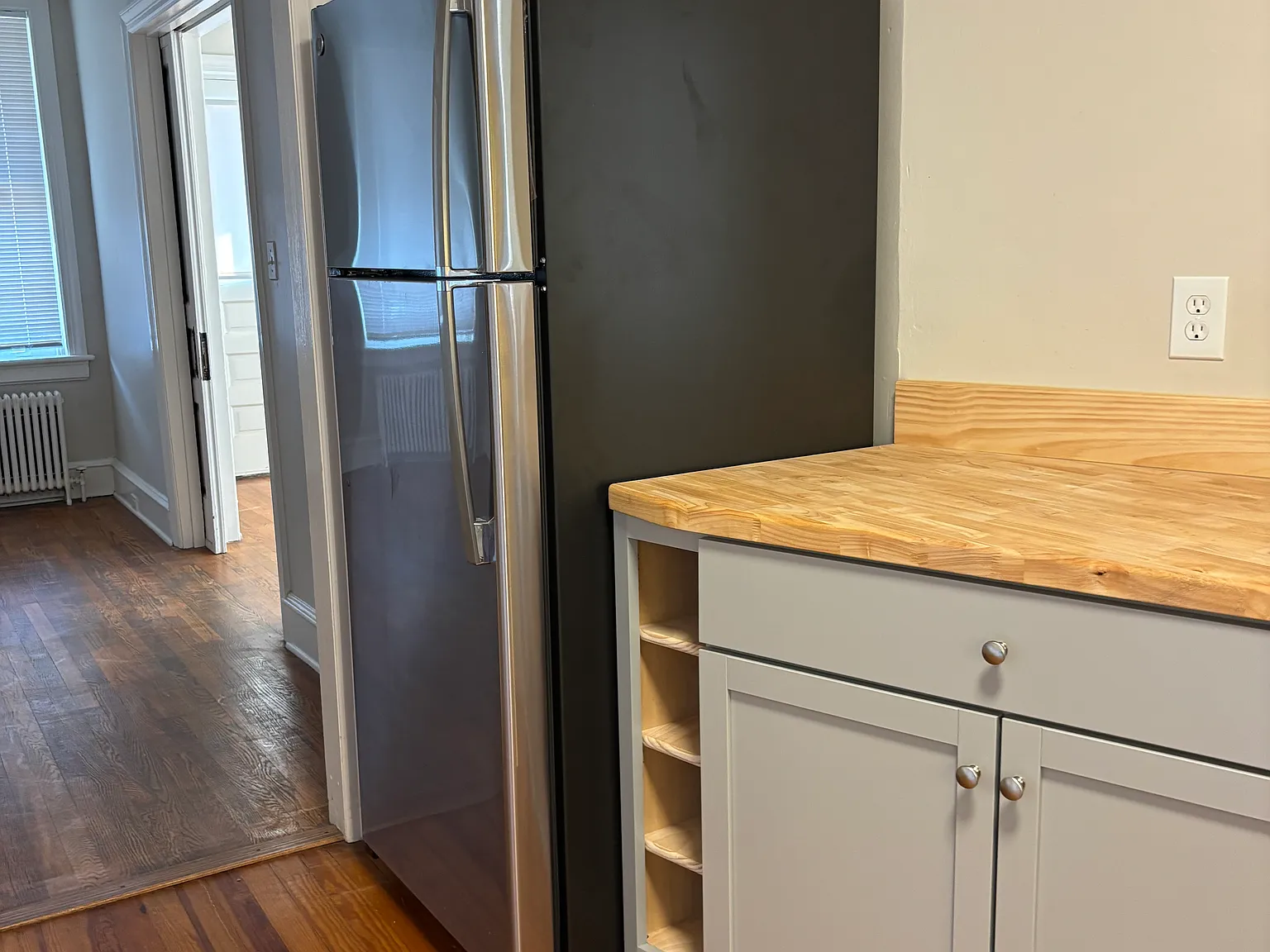 3 bed, 1.5 bath, 1000 sqft, $2,150 — Photo 3
