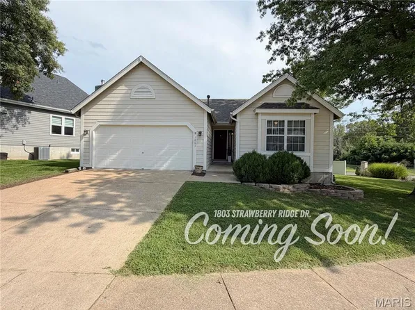 1803 Strawberry Ridge Dr, Ballwin, MO 63021