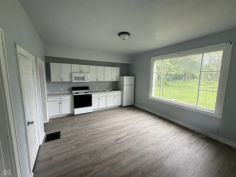 2627 Chase St — Photo 2