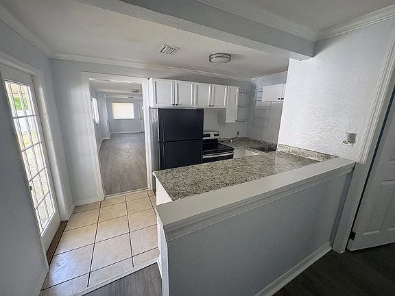 5th image of 2203 Cochran St