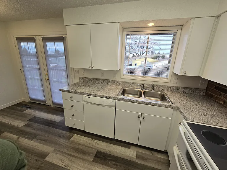 501 Burrell Ave #B — Photo 5