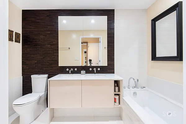 Sold by Brick&Mortar | media 32