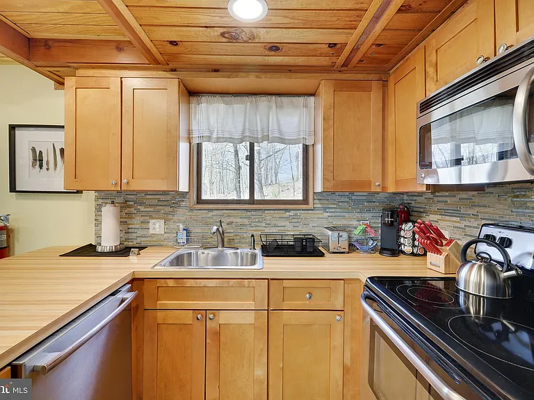 163 Cambridge Ct — Photo 9