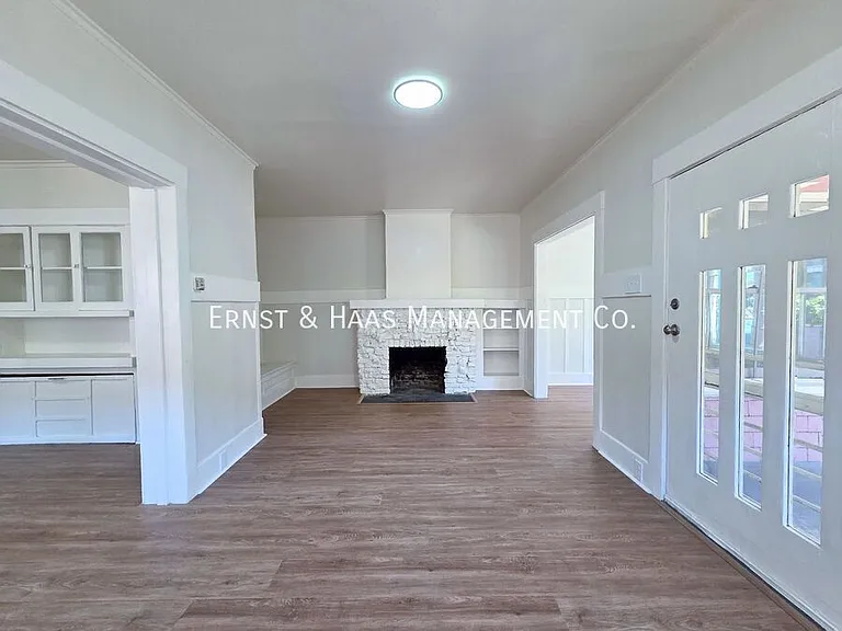 1027 1/2 E Ocean Blvd — Photo 3