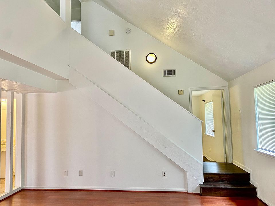 1st image of 16310 Setter Ct #16310