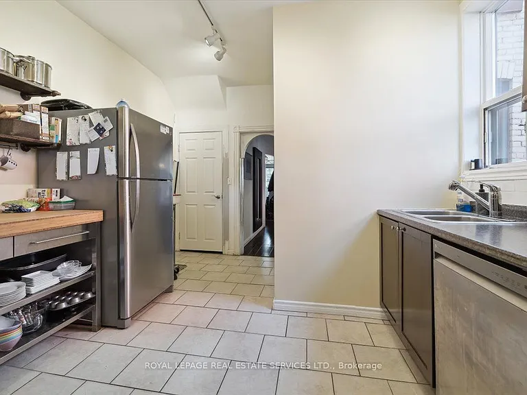 28 Saint Matthews Ave — Photo 15