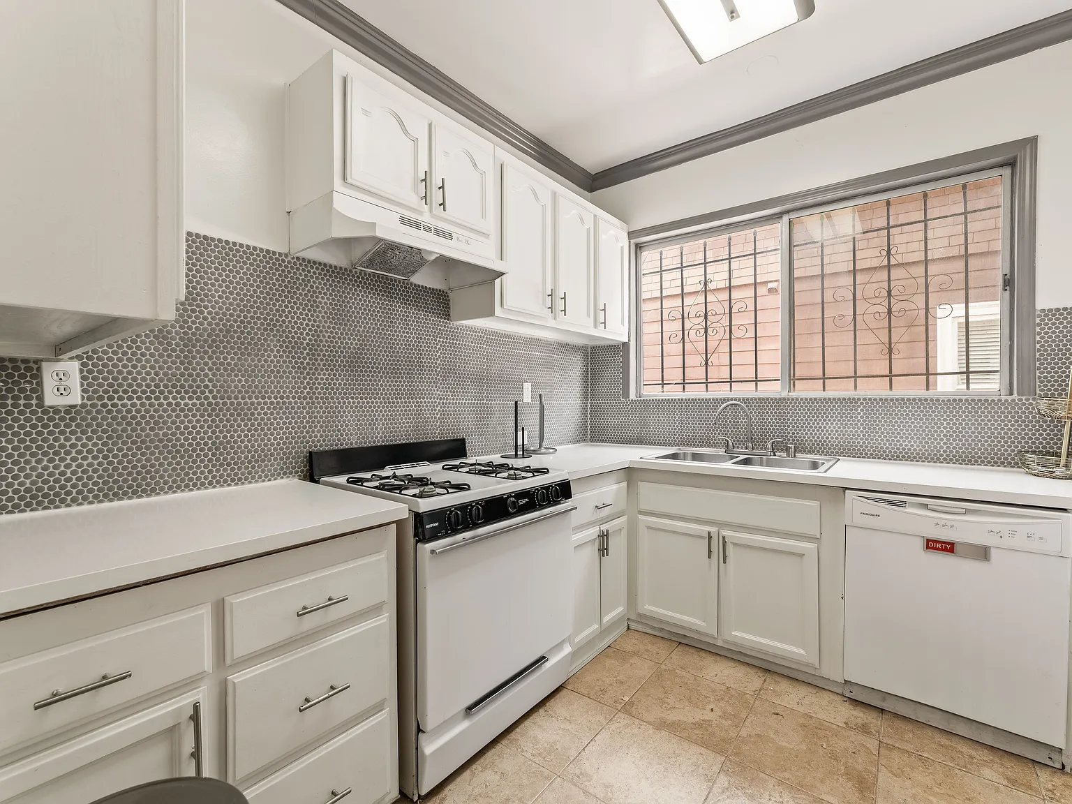 2814 Ellendale Pl — Photo 4