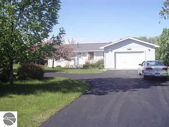 4th image of 11996 Crescent Ct