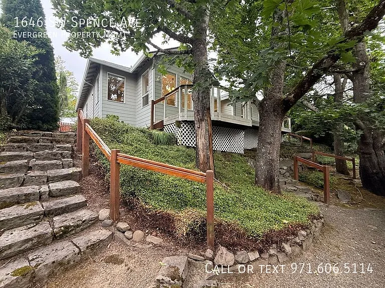 1646 SW Spence Ave — Photo 39
