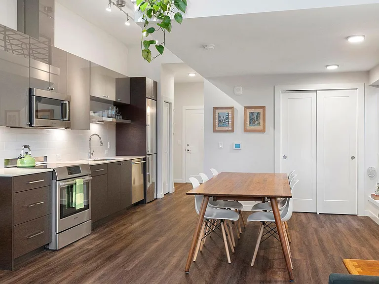 308 N 68th St #101 — Photo 14