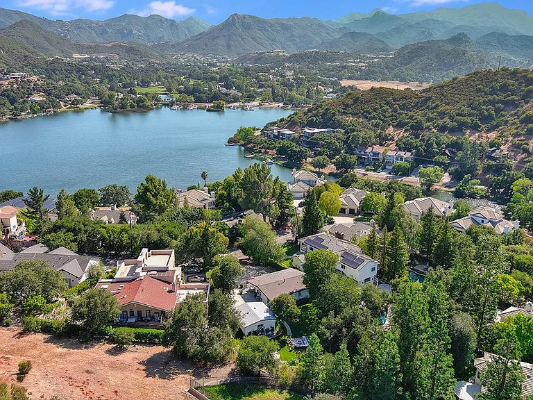 279 Lake Sherwood Dr — Photo 1