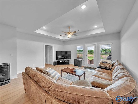 4th image of 134 Clift Farm Dr