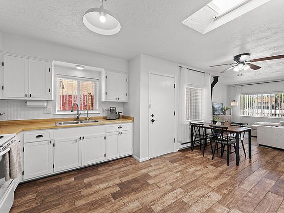 5th image of 3405 Abbey Ct NW