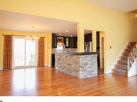 5th image of 1050 Camas Dr