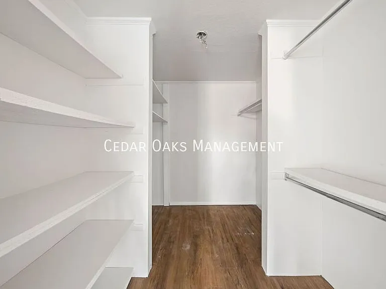 1935 E Lee St — Photo 14