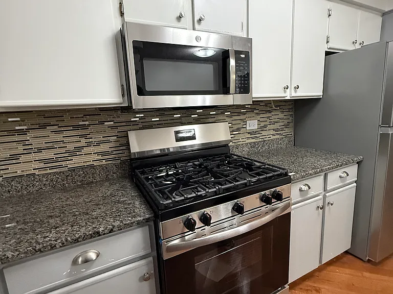 4750 N Elston Ave #102 — Photo 4