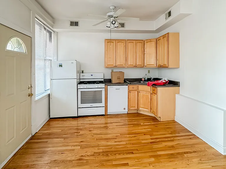 3054 N Greenview Ave #3 — Photo 2