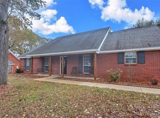 460 Spring Hollow Dr, Deatsville, AL 36022