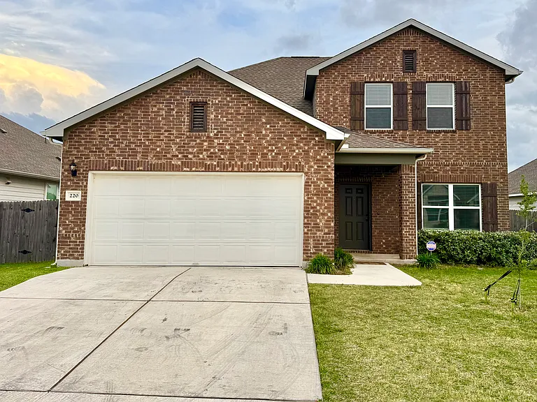 220 Long Canyon Ln — Photo 1