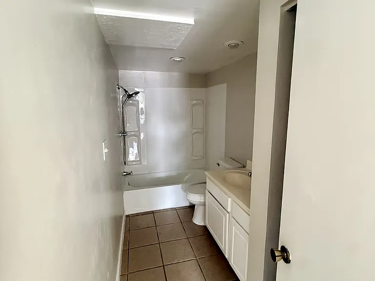 312 N Johnson St — Photo 5
