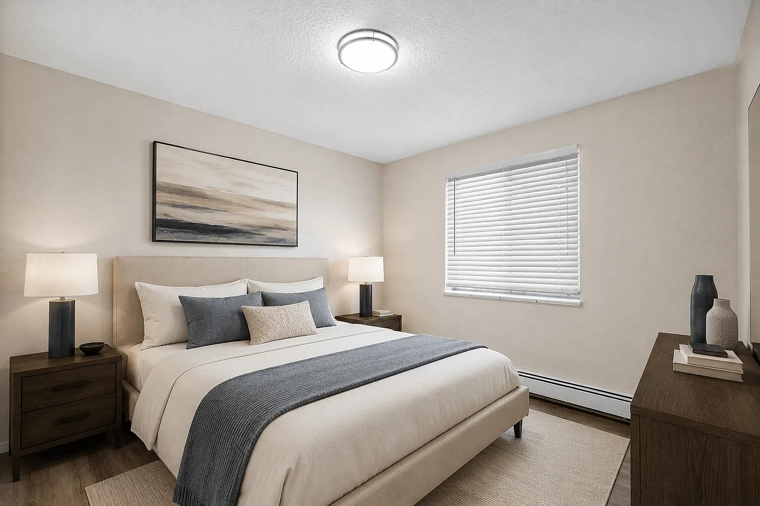 Royal Chateau Apartments — Photo 2