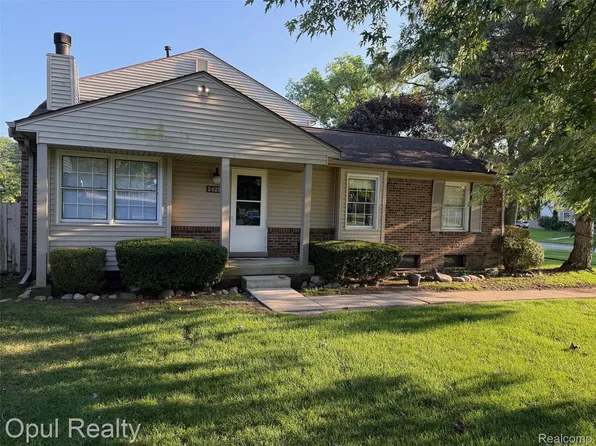 24252 Bashian Dr, Novi, MI 48375