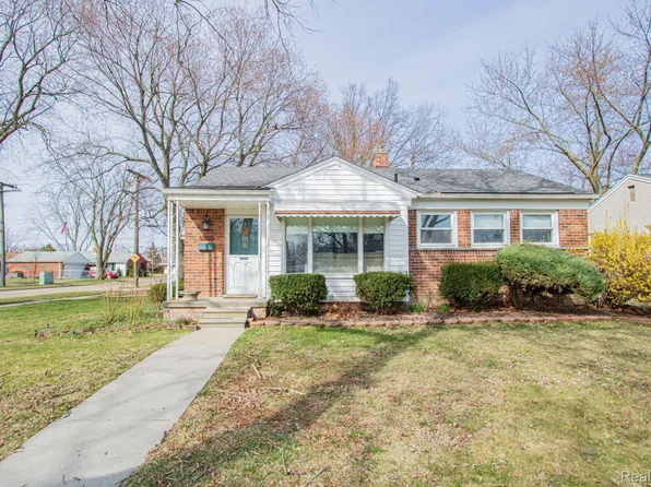 23013 Lingemann St, Saint Clair Shores, MI 48080