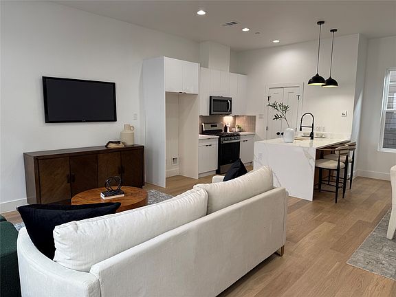 3rd image of 629 N Tyler St #101-108