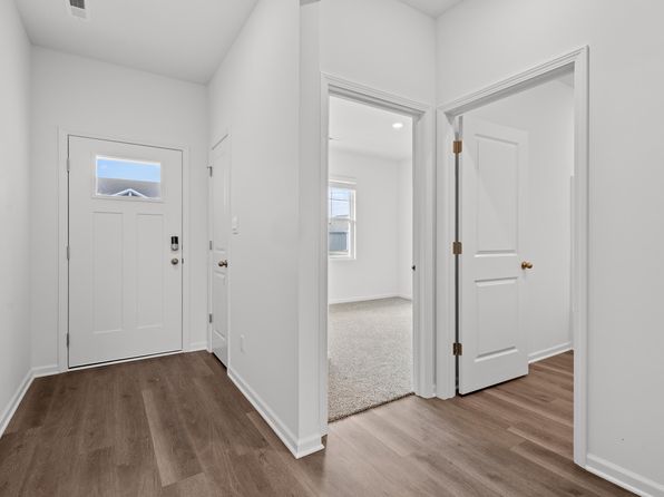10621 Blaine St, Saint John, IN 46373