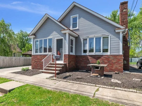 64 Stewart St, Chicopee, MA 01020