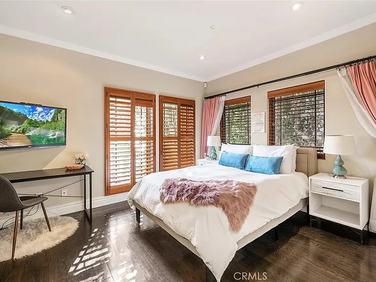 15014 Valleyheart Dr — Photo 30
