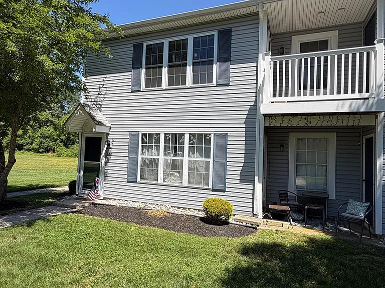 546 Shetland Ct — Photo 2