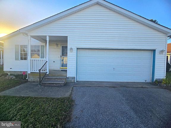 2nd image of 15 Carriage Ln