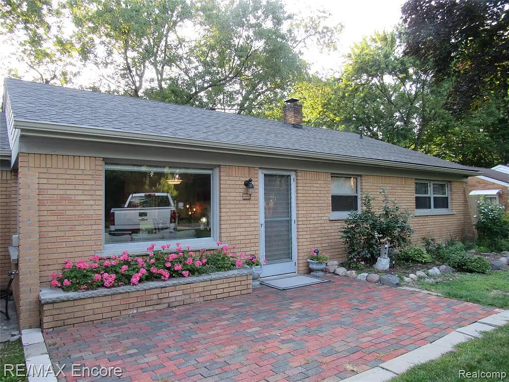 666 S Cass Lake Rd photo 1