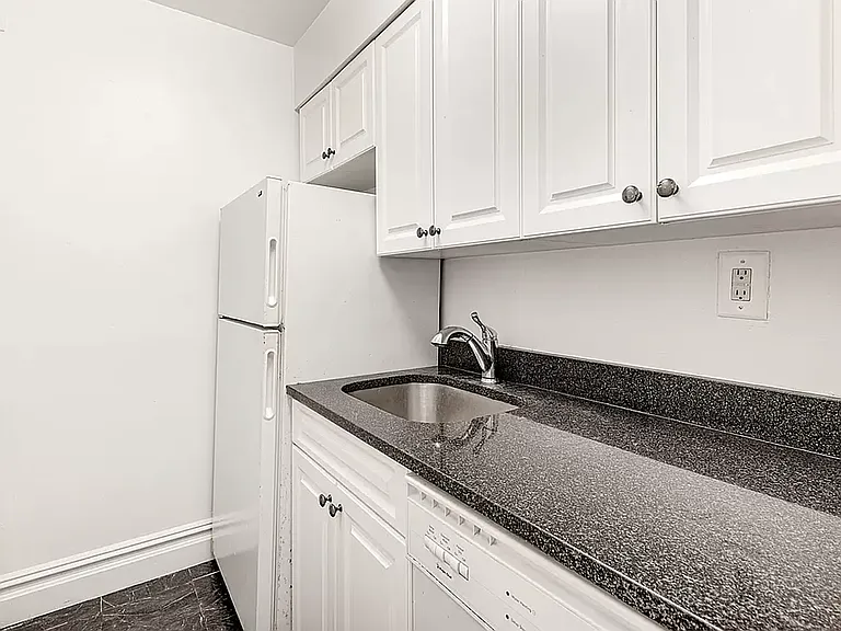 154 W 70th St #10J — Photo 3