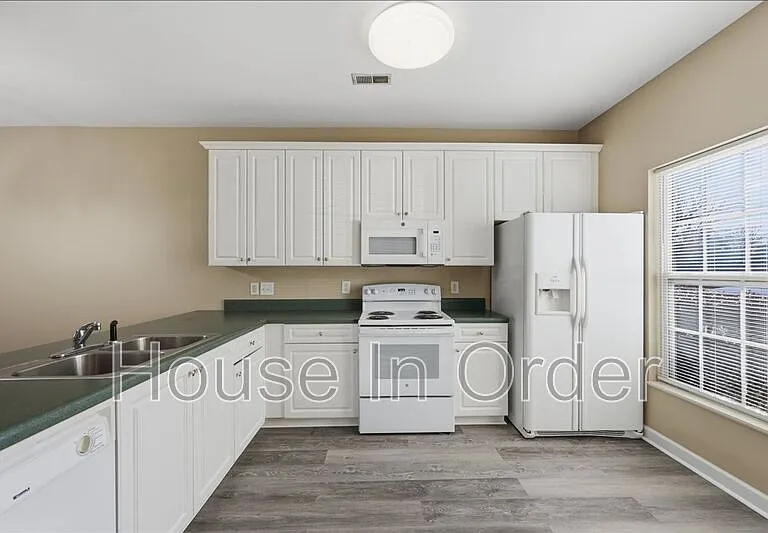 48 Ridgestone Cir — Photo 3