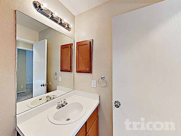 6734 Sandy Point Dr — Photo 16