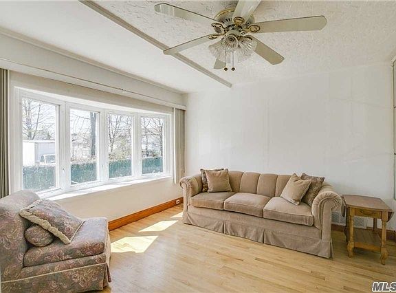 2nd image of 10219 Davenport Ct