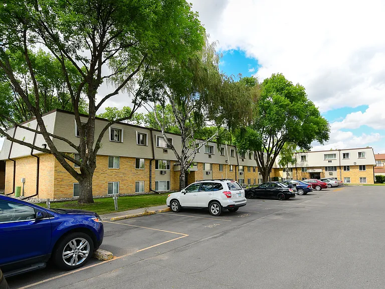 Valley Park Apartments — Photo 9