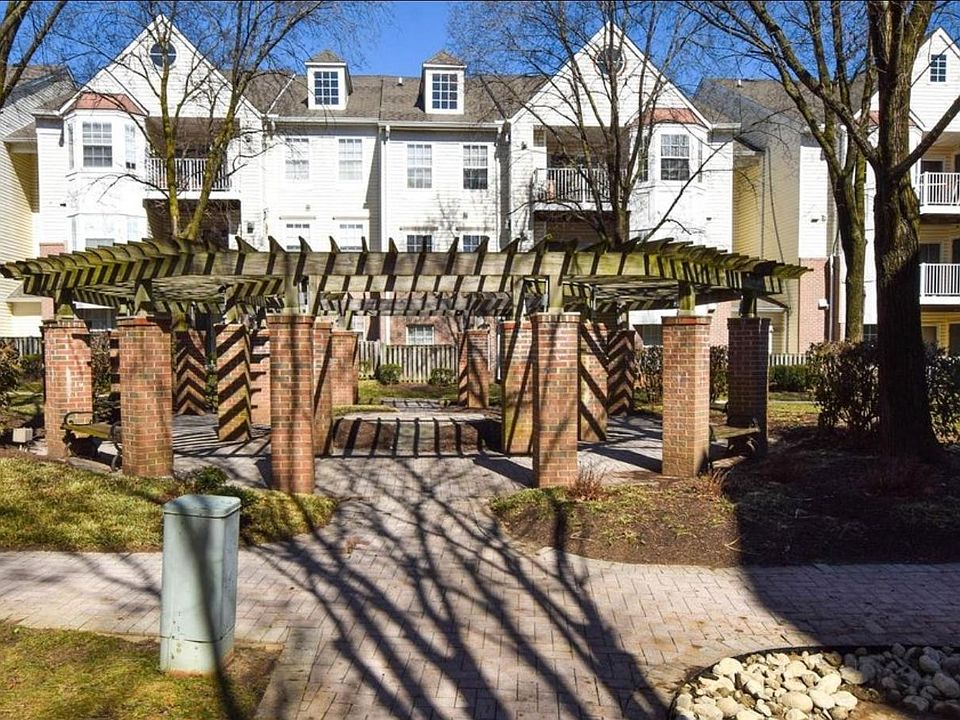 1st image of 8921 Town Center Cir APT 305
