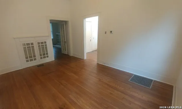 411 W Mistletoe Ave — Photo 8